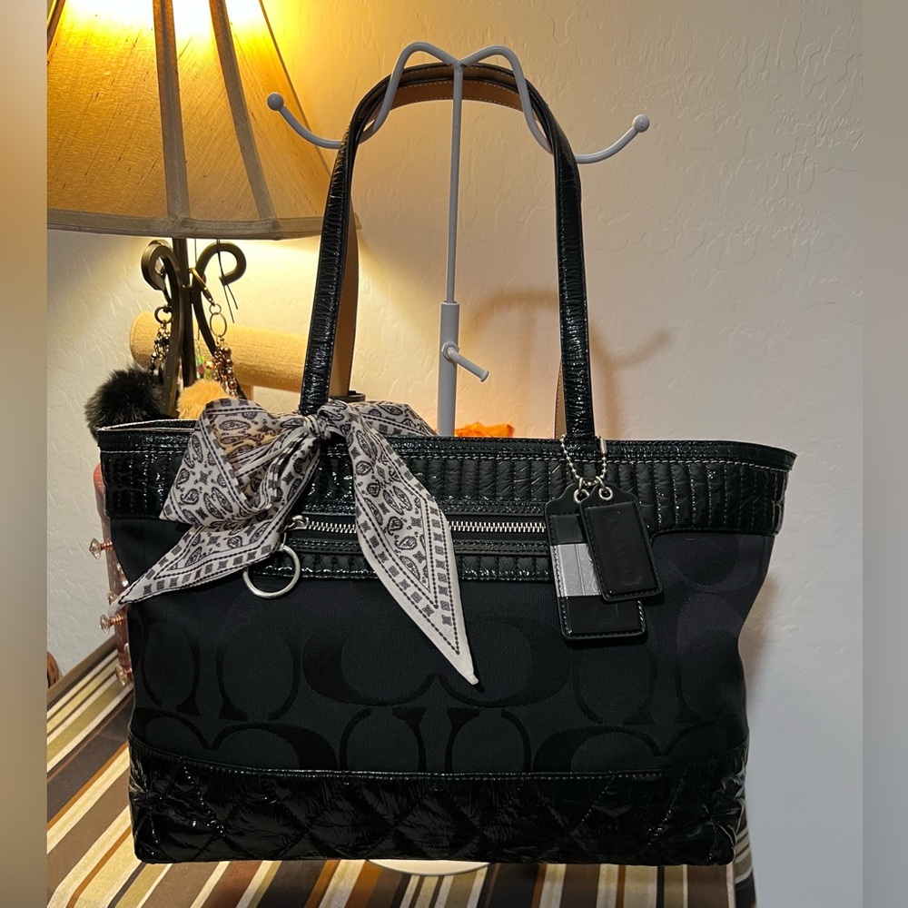 Coach 2011 POPPY Liquid Gloss Patent Leather Signature C Cloth Purse Tote - Picture 5 of 15